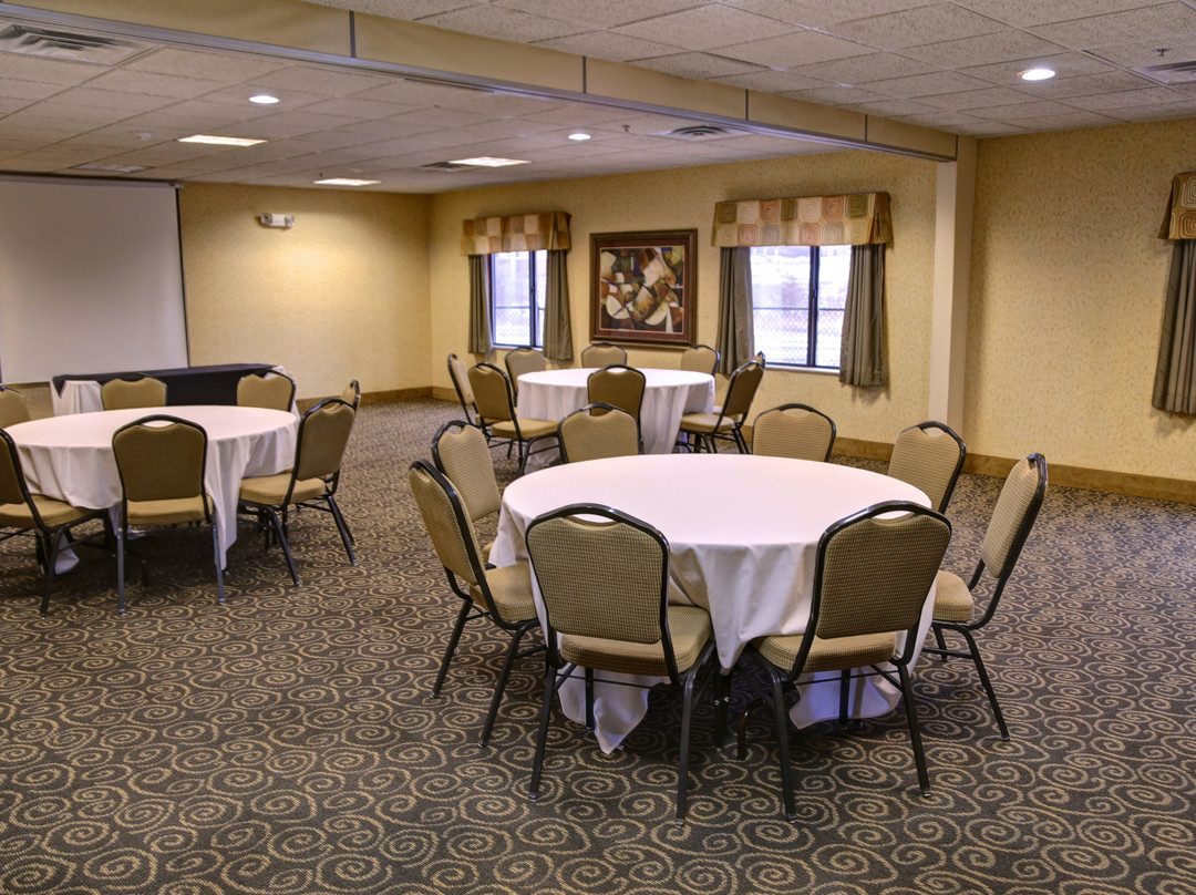 Holiday Inn Express & Suites Valparaiso By IHG主图