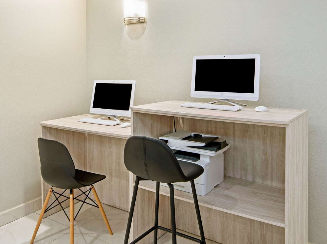 La Quinta Inn Suites By Wyndham Mercedes主图