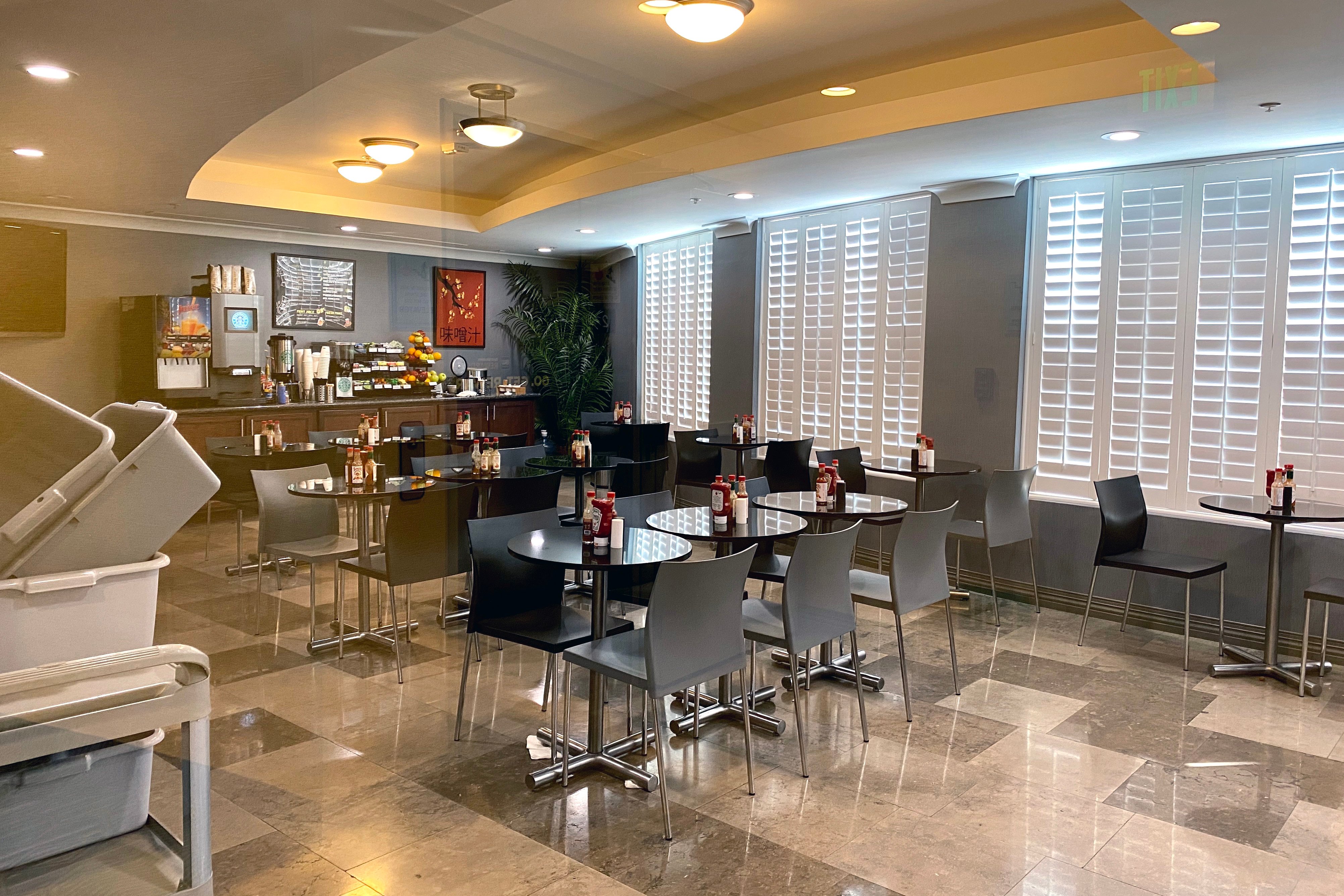 贝斯特韦斯特普拉斯阿维塔套房酒店-餐饮