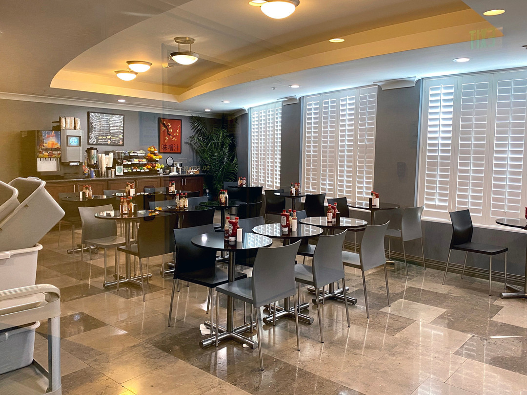 贝斯特韦斯特普拉斯阿维塔套房酒店主图