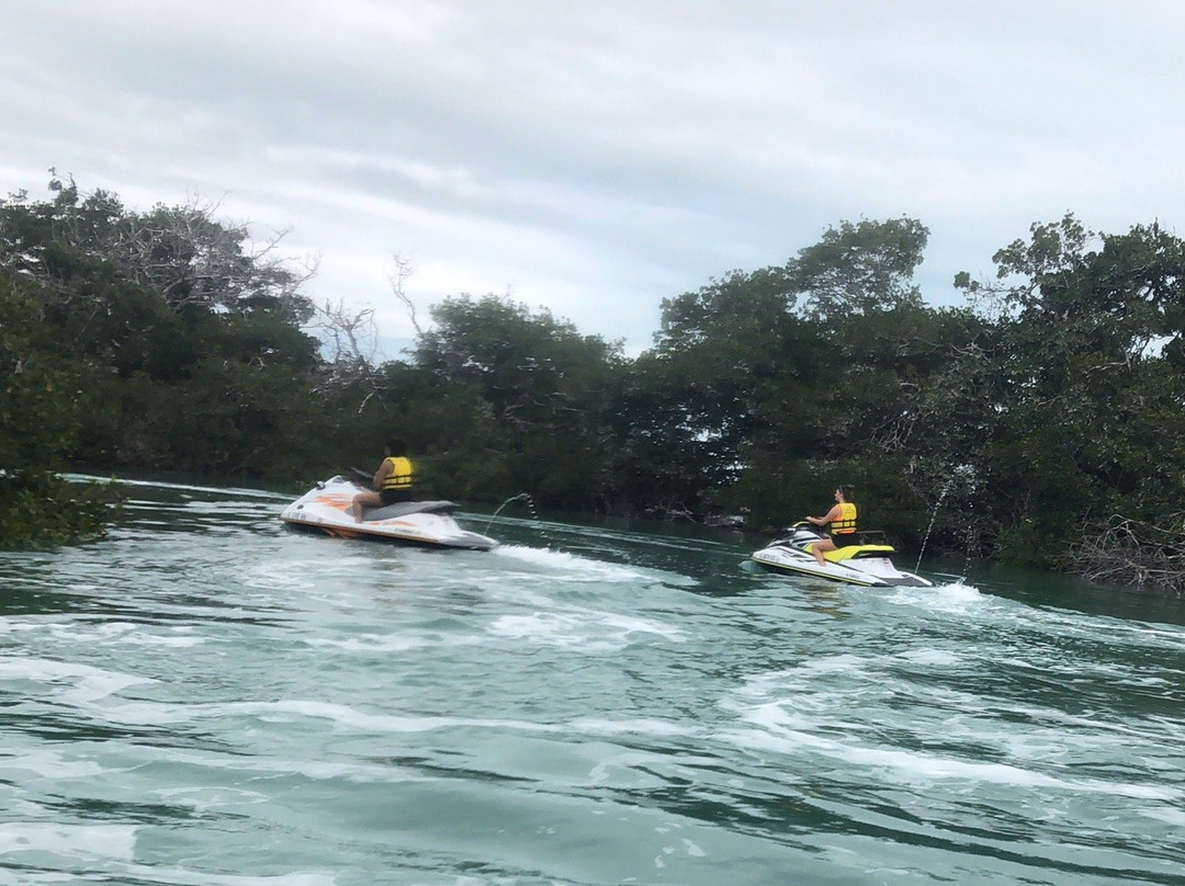 Robbie's Waverunners-伊斯拉摩拉达必去景点