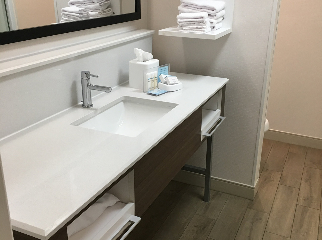 Hampton Inn & Suites Fayetteville主图