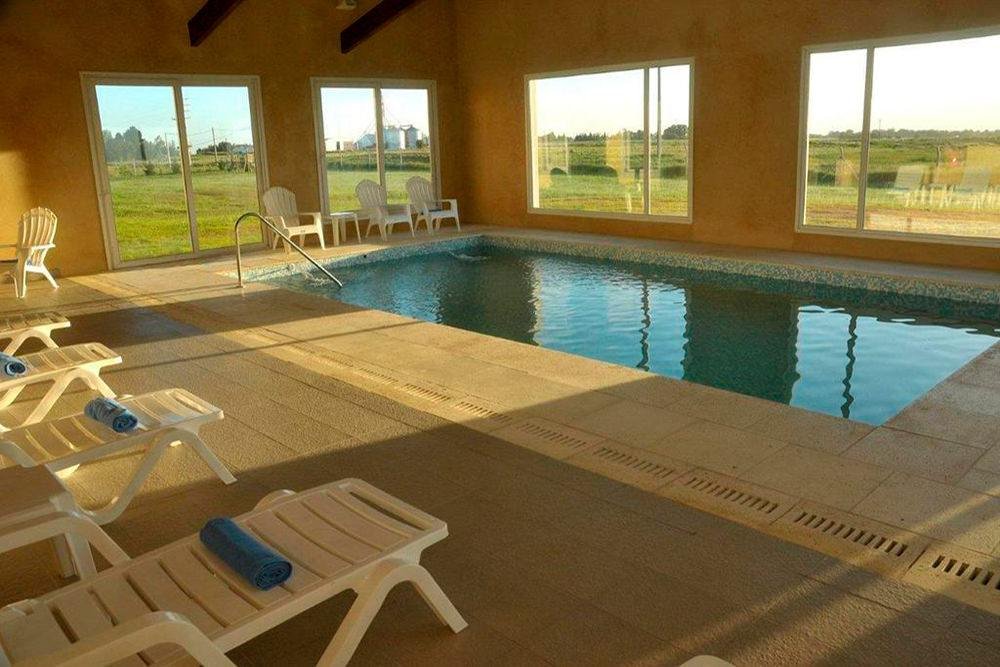 Howard Johnson Trenque Lauquen-泳池
