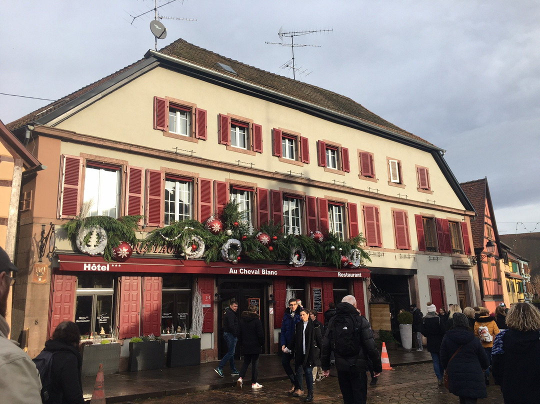 Au cheval blanc主图