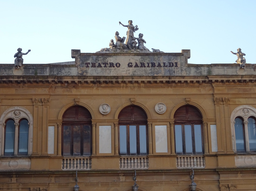 Teatro Garibaldi-皮亚扎－阿尔梅里纳必去景点