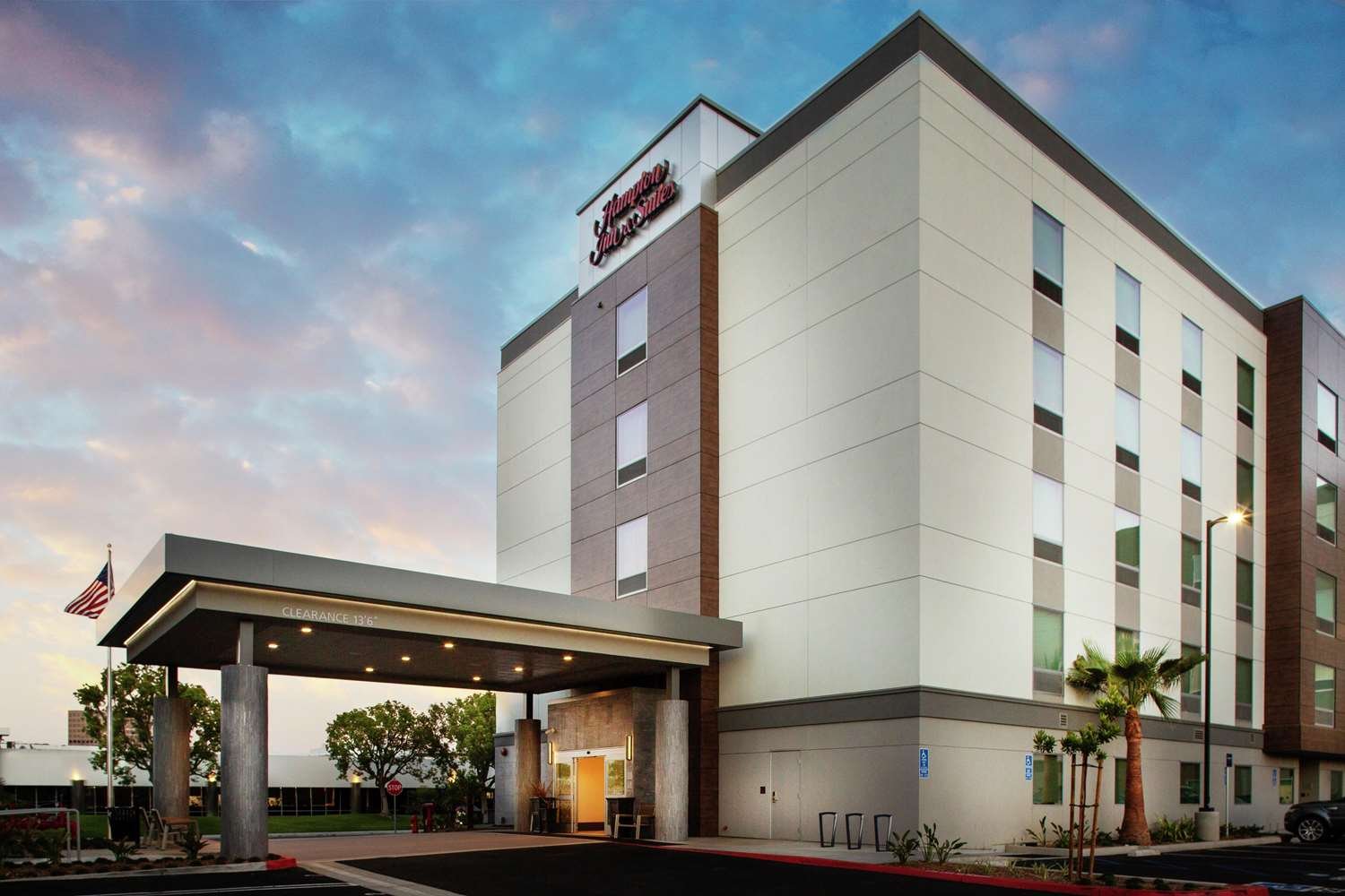 Hampton Inn & Suites Irvine-Orange County Airport-官方