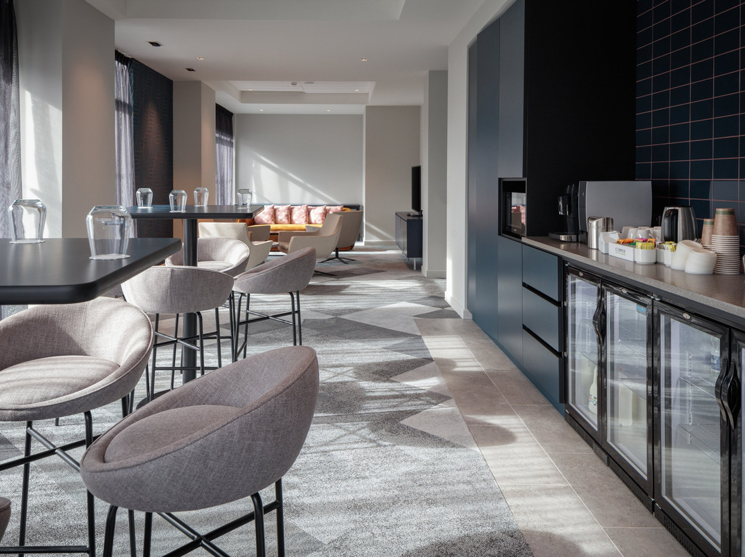 Holiday Inn London - Heathrow Bath Road by IHG主图
