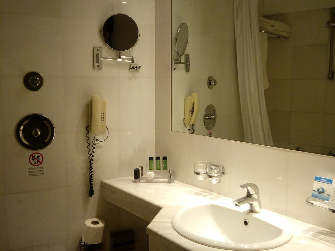 伊利索斯酒店主图