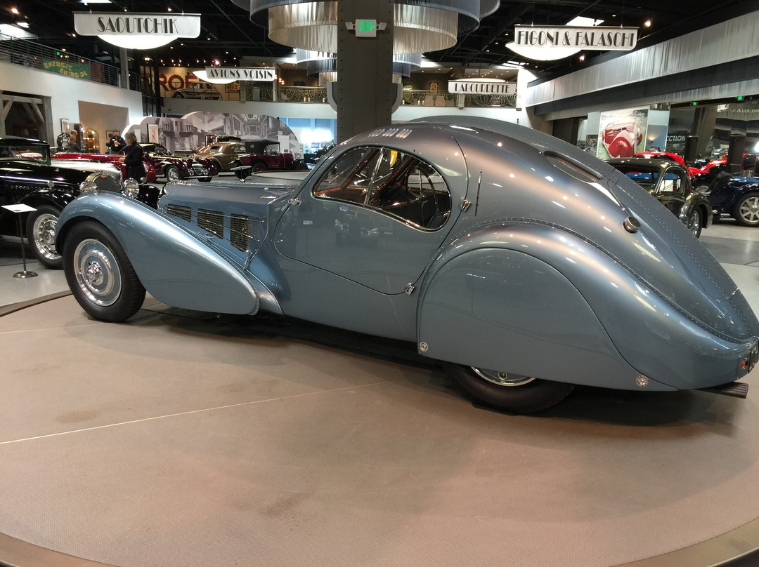 奥克斯纳德旅游景点-Mullin Automotive Museum