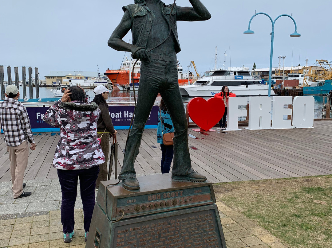 Bon Scott Statue景点图片