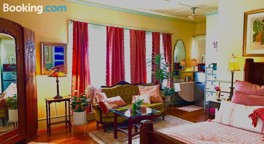 Master Country BnB Suite with Lanai at Boutique Hotel Hawi Plantation Estate