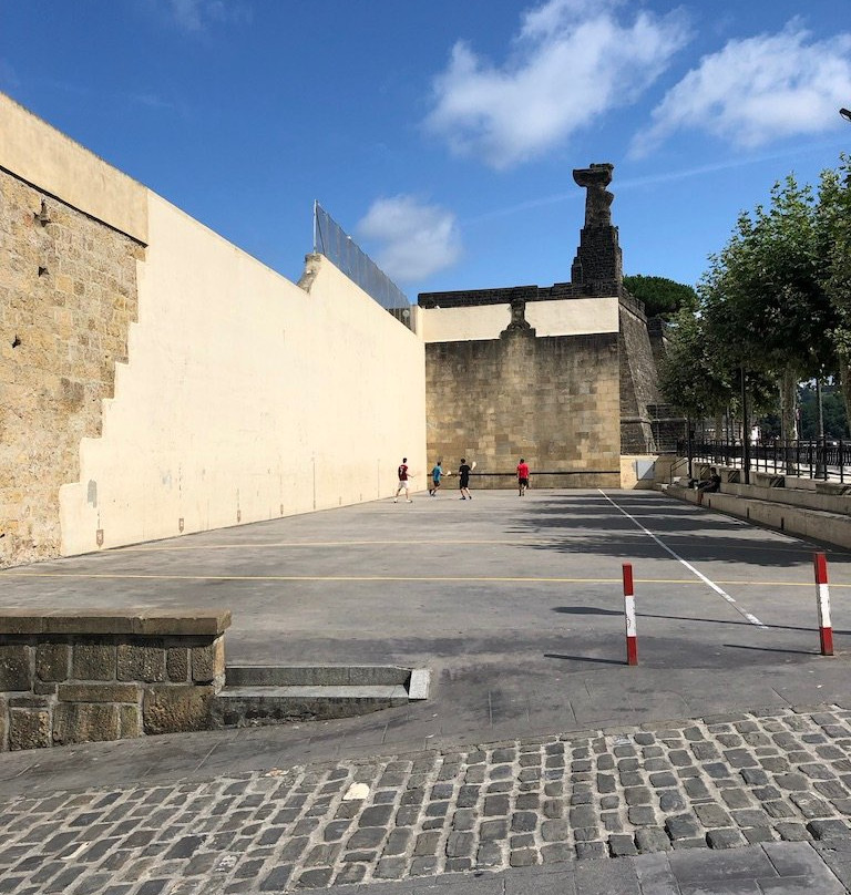 Monumento a Elcano-格塔里亚镇必去景点