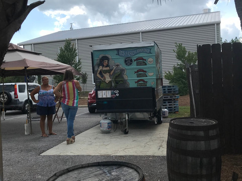 Idyll Hounds Brewing Company-圣罗萨海滩必去景点