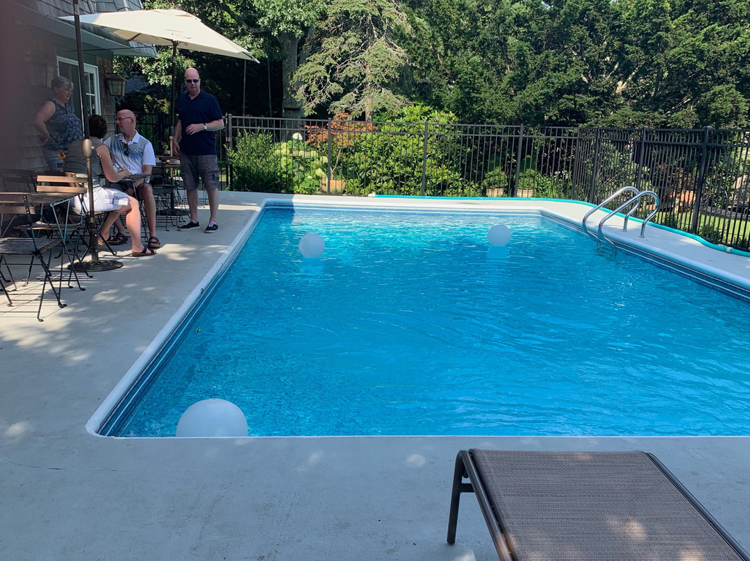 Charles & Charles主图