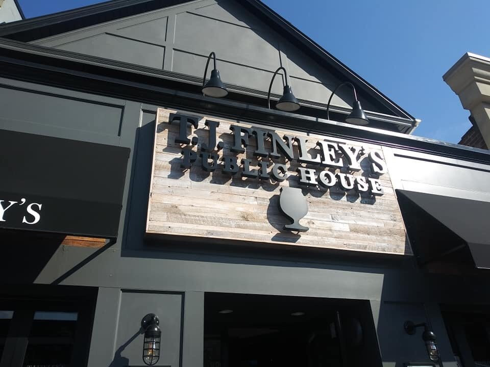 TJ Finley's-Bay Shore必去景点