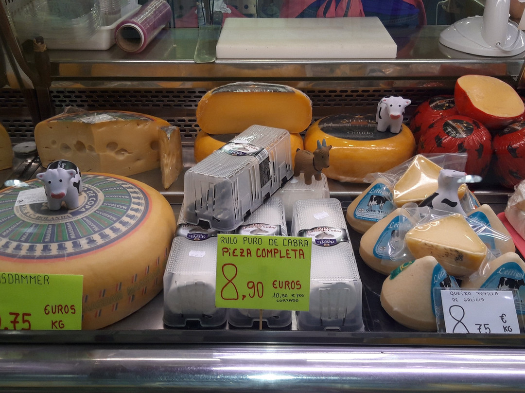 Mercat Cobert Municipal-罗塞斯必去景点