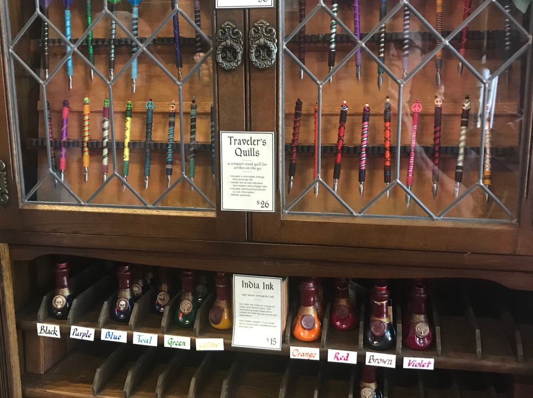 Visker & Scrivener's - Quills, Books & Oddities-盖维斯顿必去景点