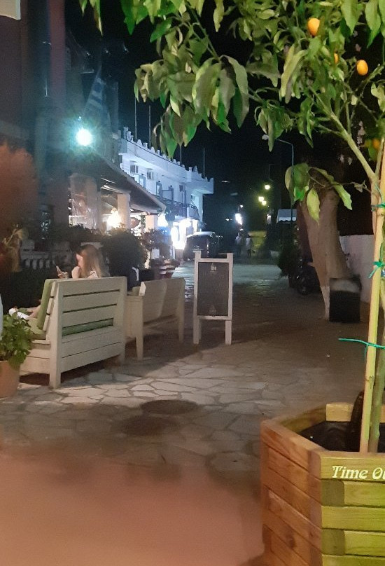 Time Out Bar-Messonghi必去景点