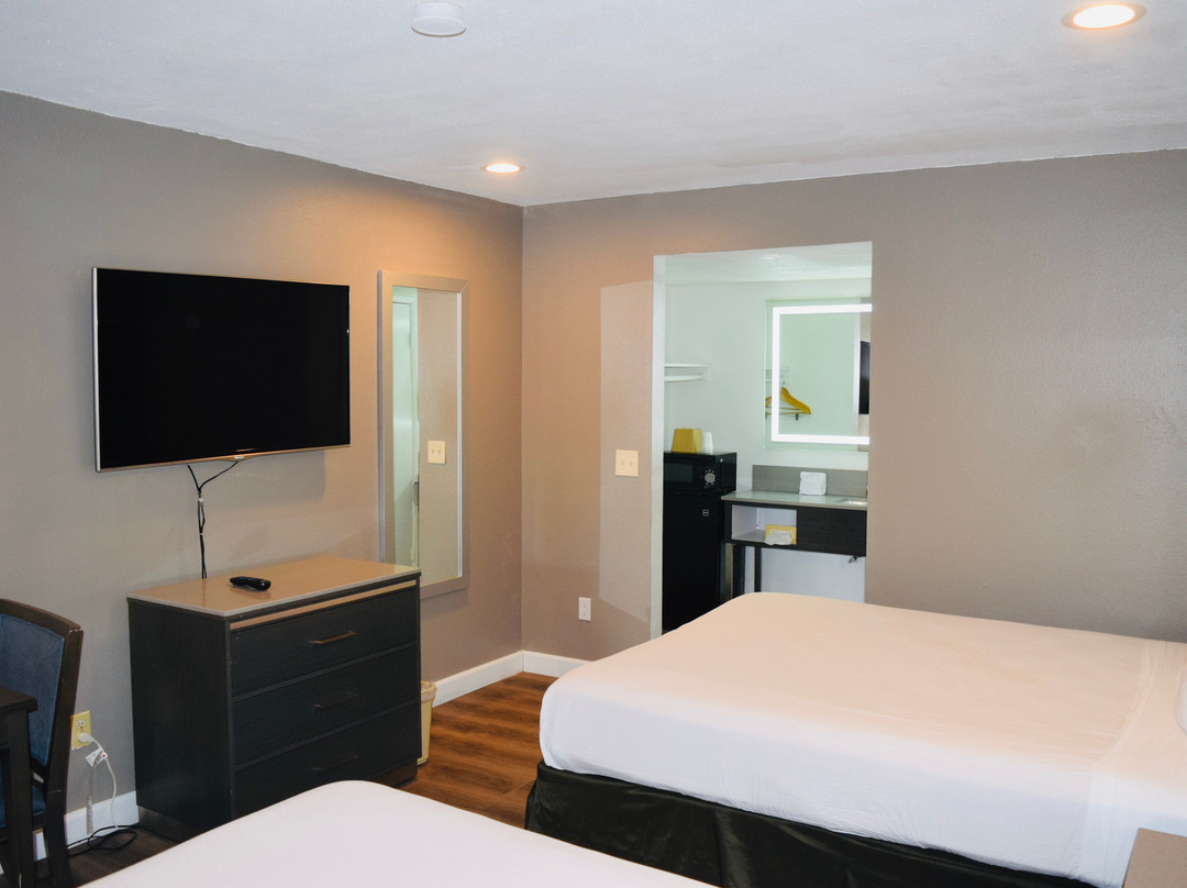 丘拉维斯塔高速公路旅馆