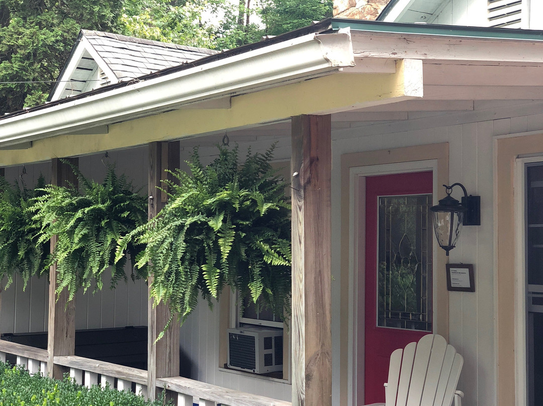 The Outpost Inn主图