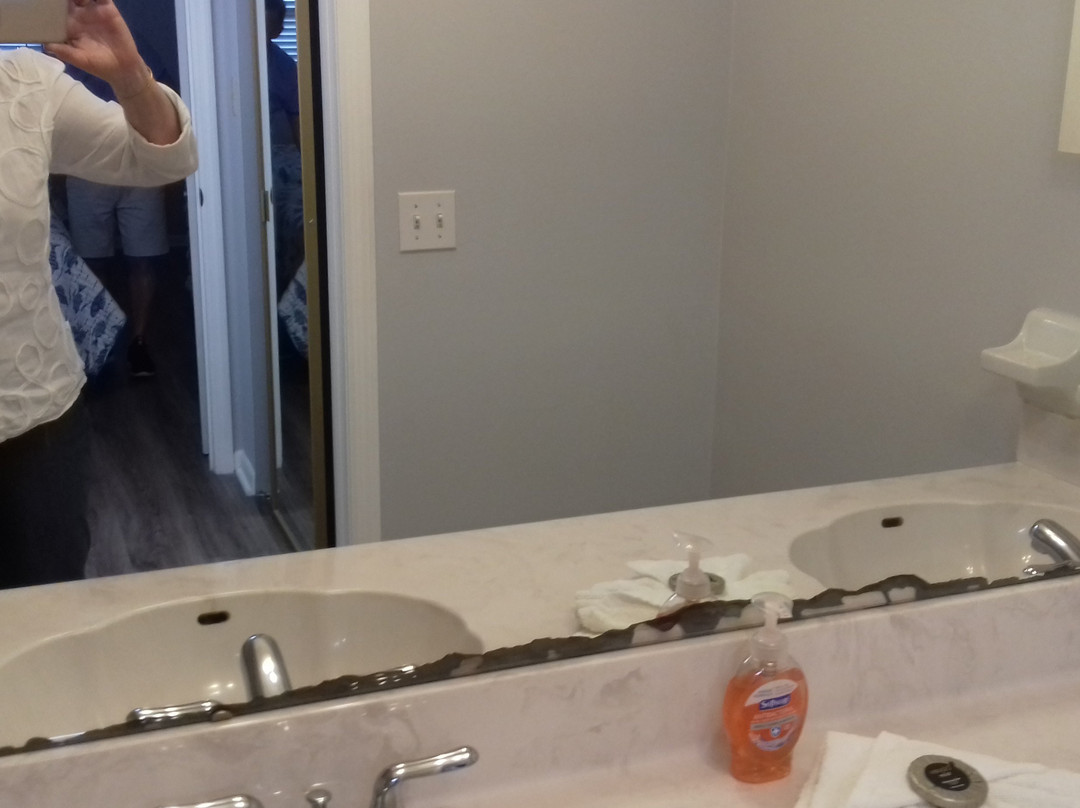 Las Brisas Condominiums主图