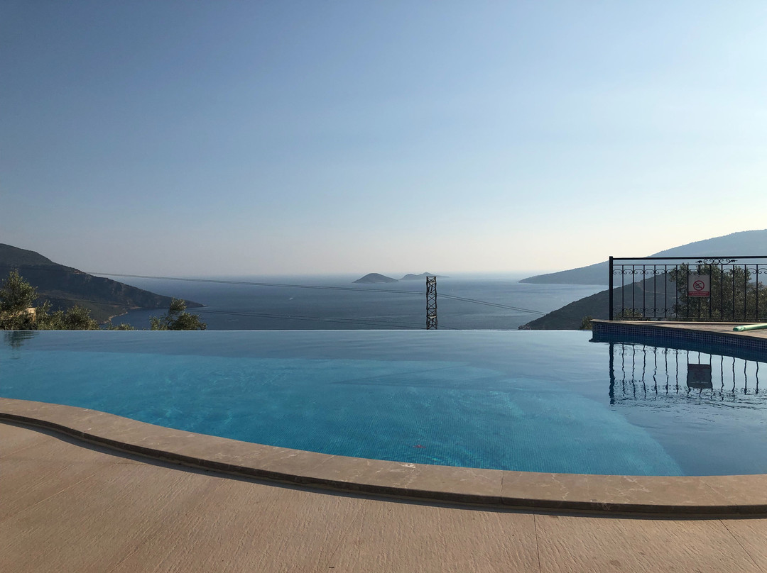 The Mediteran Hotel主图