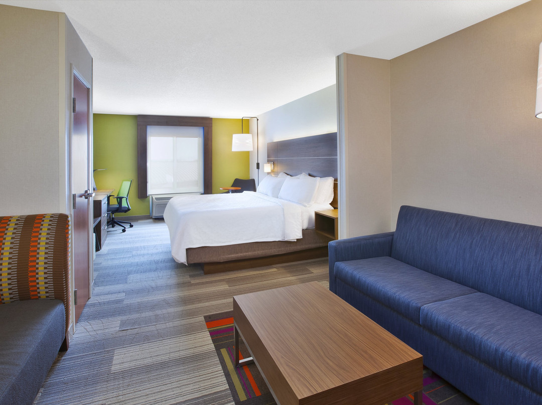 Holiday Inn Express & Suites Auburn Hills By IHG主图