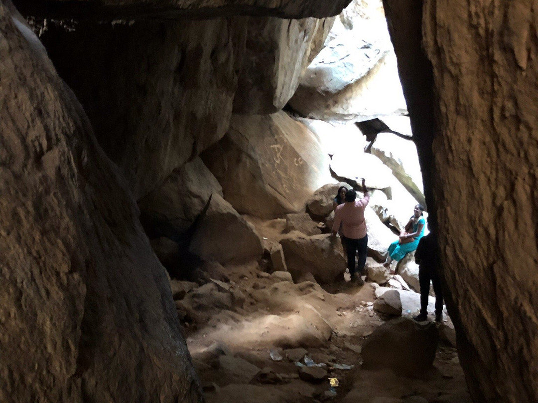 Antharagange Caves景点图片