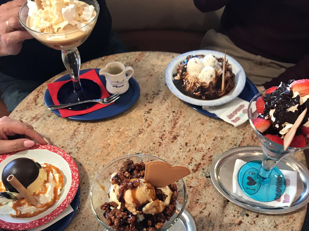 Wankendorf餐馆和美食-Eiscafé Cini