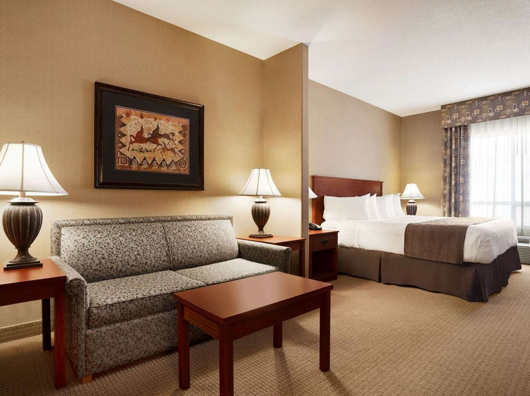 Days Inn & Suites By Wyndham Strathmore主图