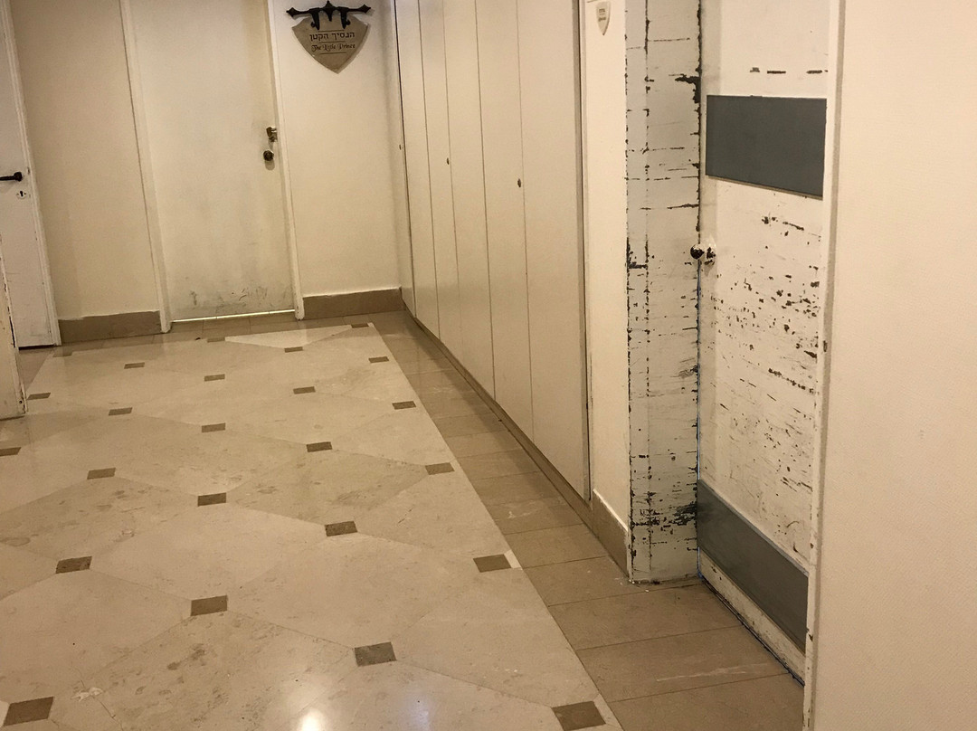 金皇冠酒店主图