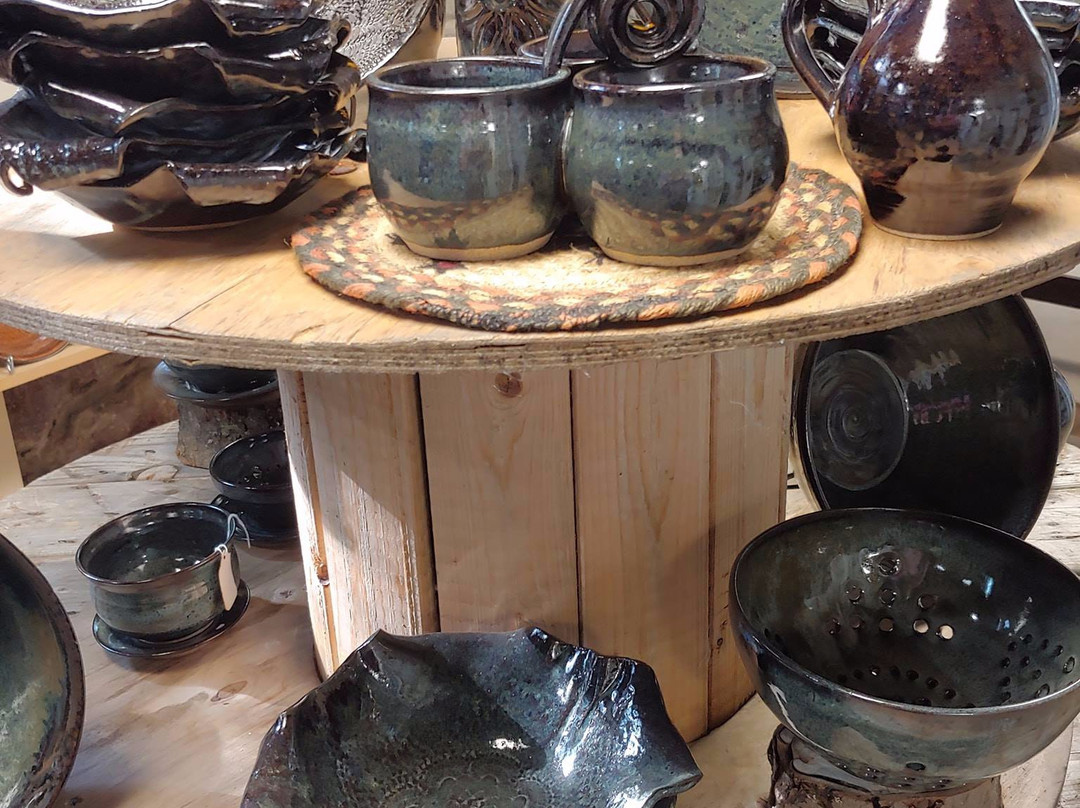 Black Raven Pottery-East Aurora必去景点