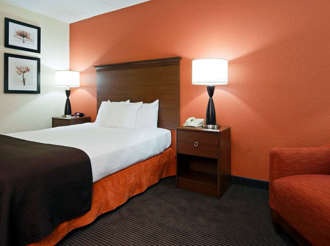 AmericInn by Wyndham Manitowoc主图