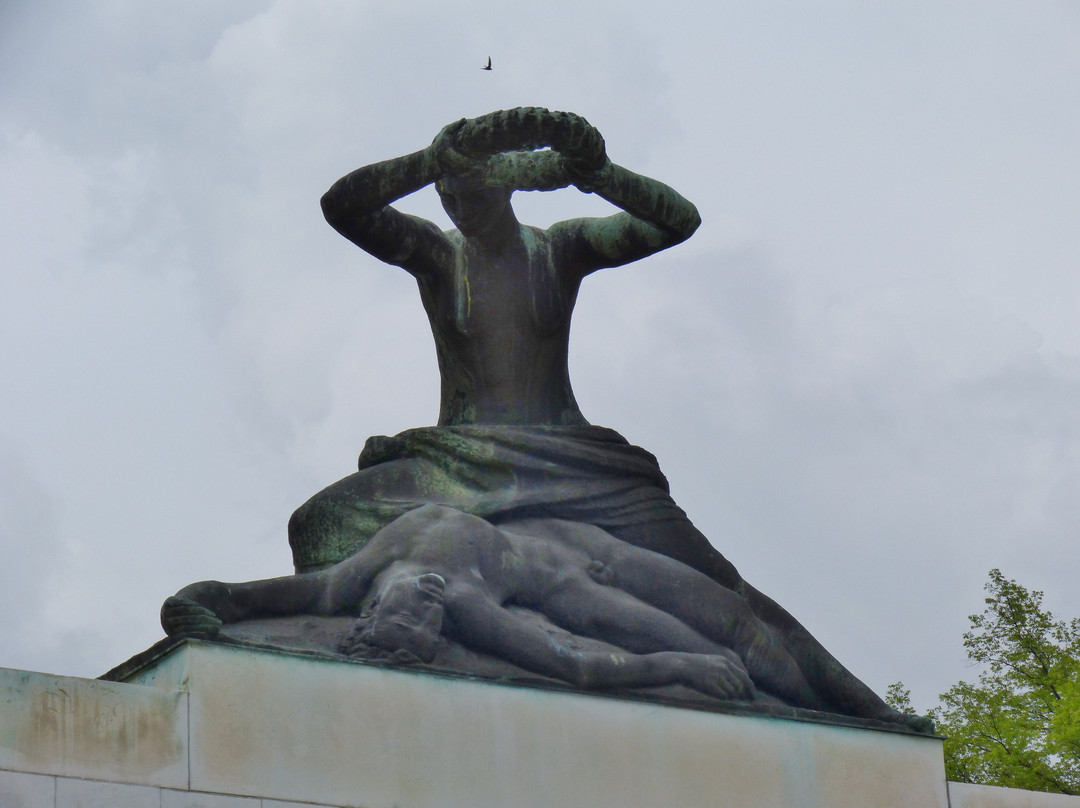 Monument to Fallen Soldiers and Victims of Fascism景点图片