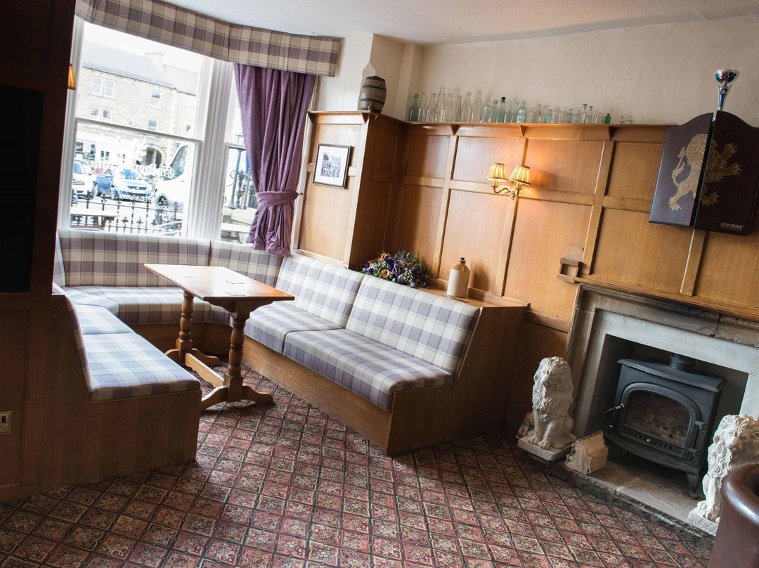 The Golden Lion Hotel主图