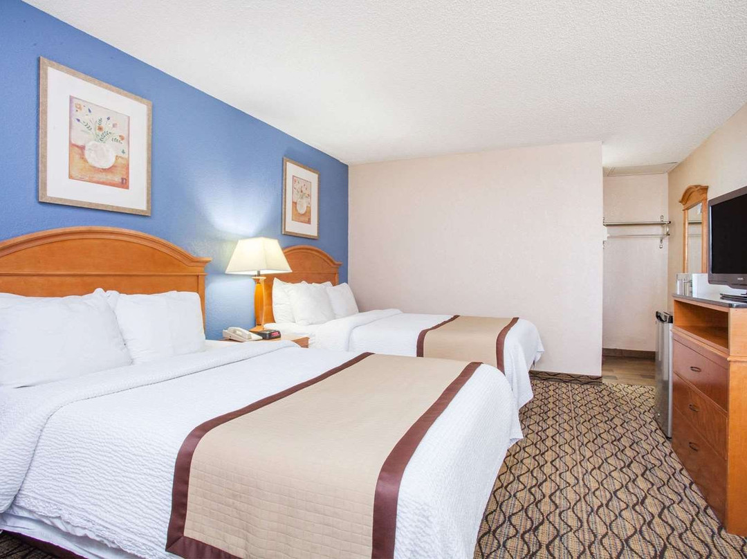 Baymont by Wyndham Madison Heights Detroit Area主图