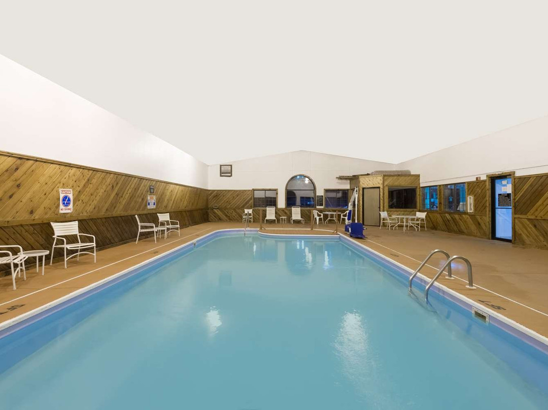 Super 8 by Wyndham Coshocton Roscoe Village主图