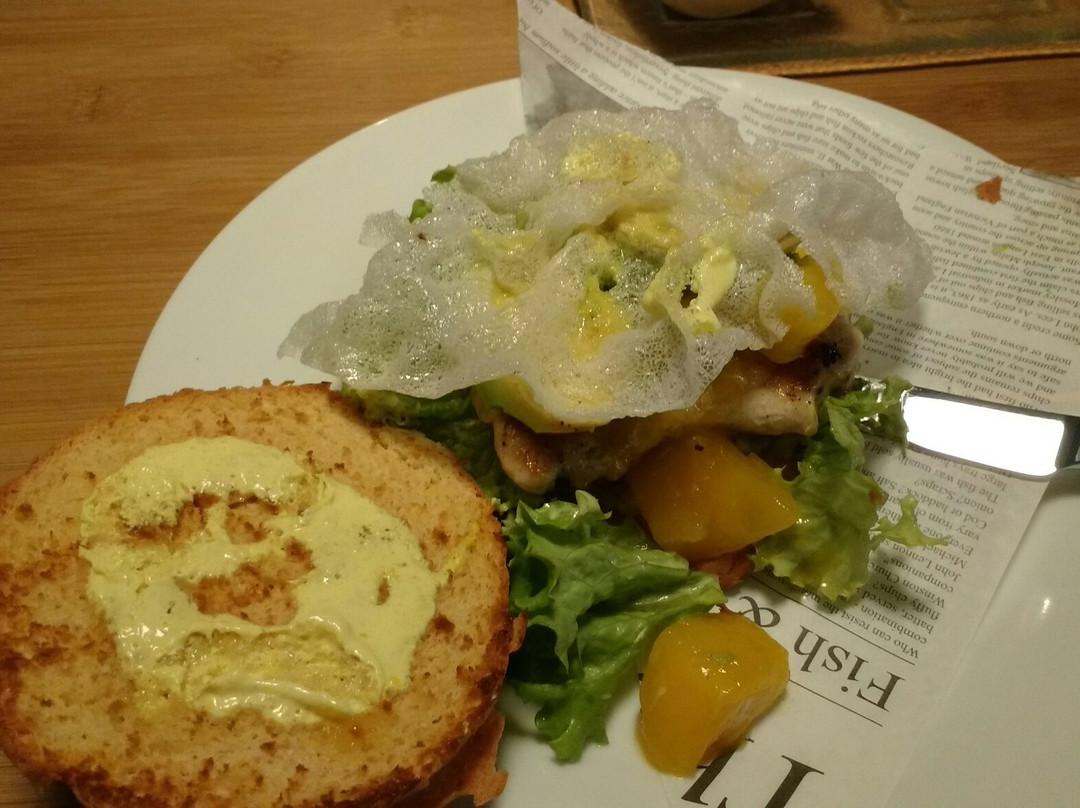 莱奥本餐馆和美食-Roots Burger & more