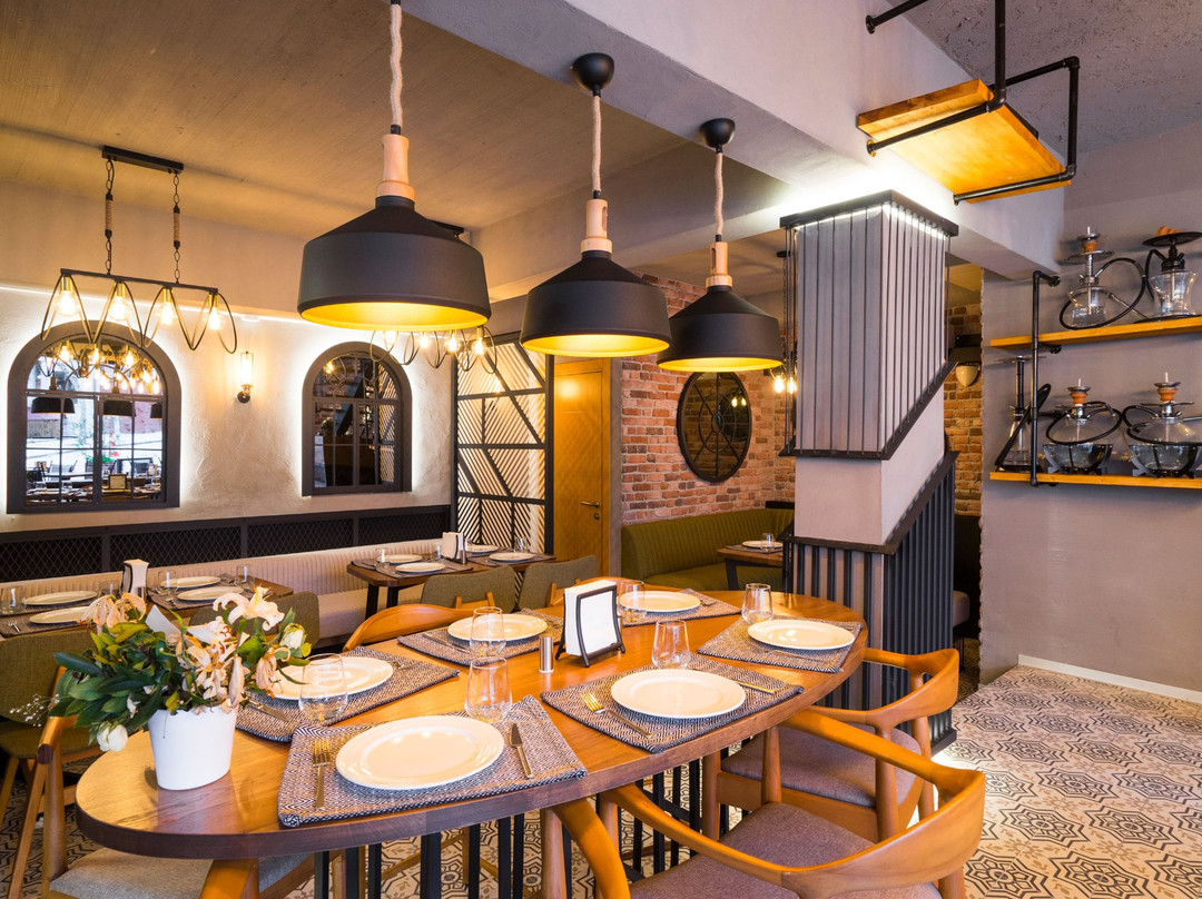 Mivan Restaurant & Cafe