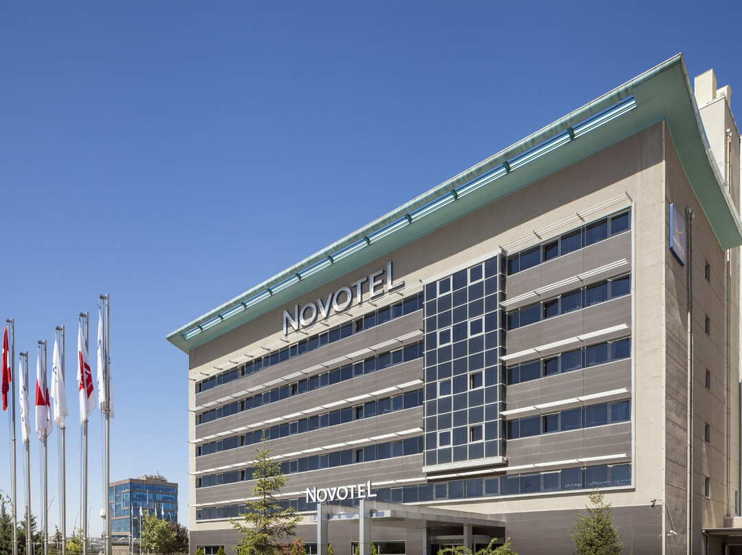 开塞利诺富特酒店主图