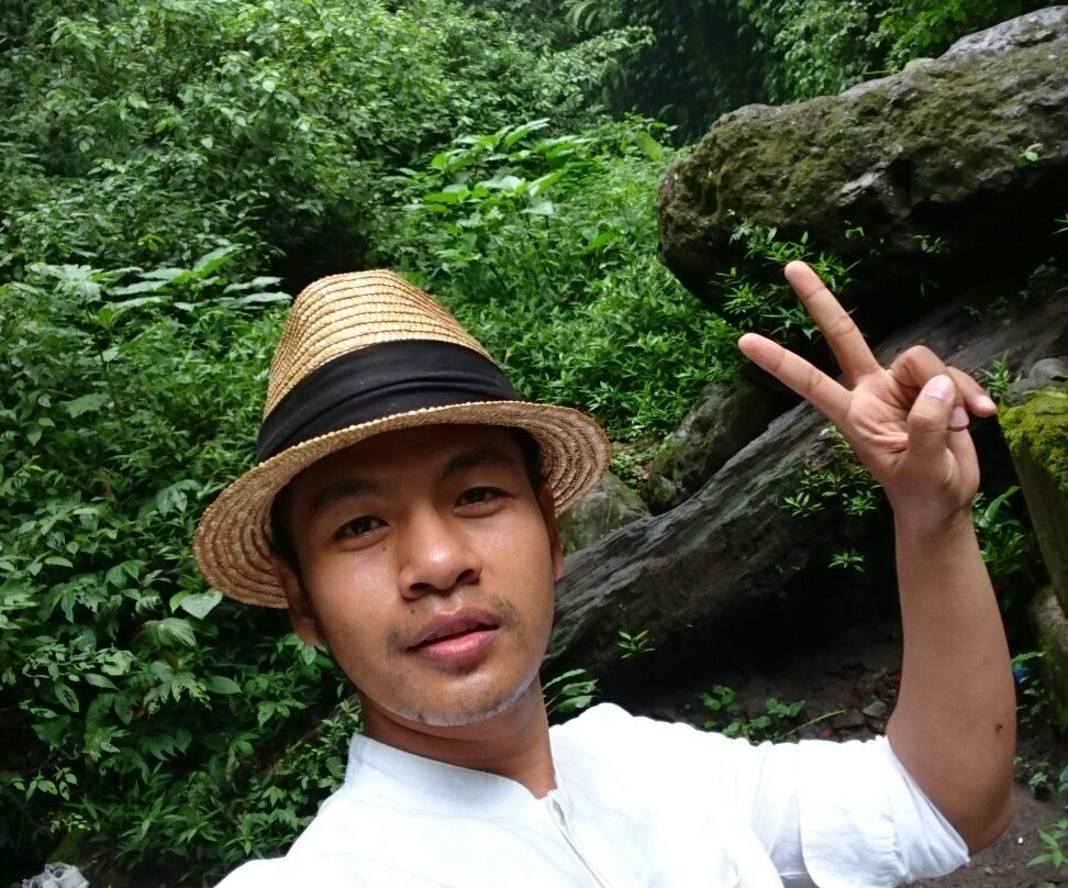 Glotak Waterfall景点图片