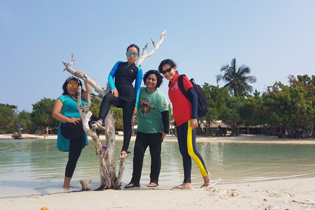 Pasir Perawan Beach景点图片