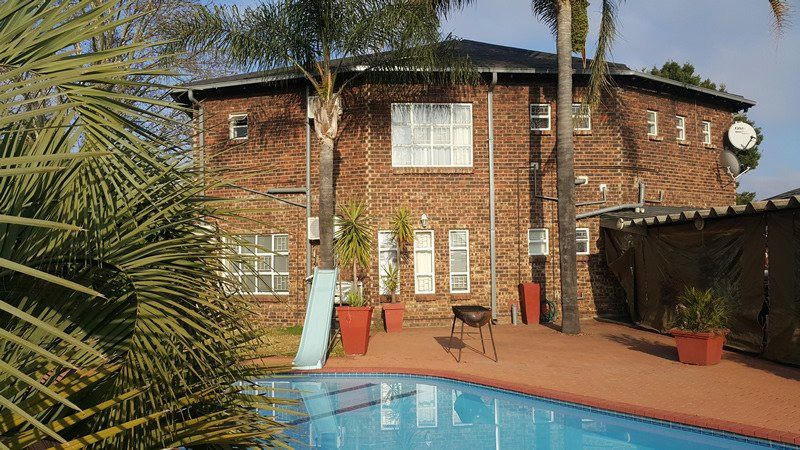 Osizweni酒店住宿-Guest House Kestrels