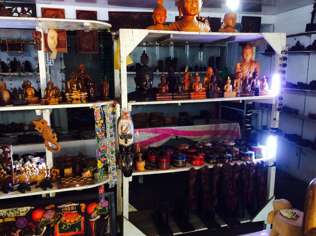 Vish Wood Carvings-锡吉里亚必去景点