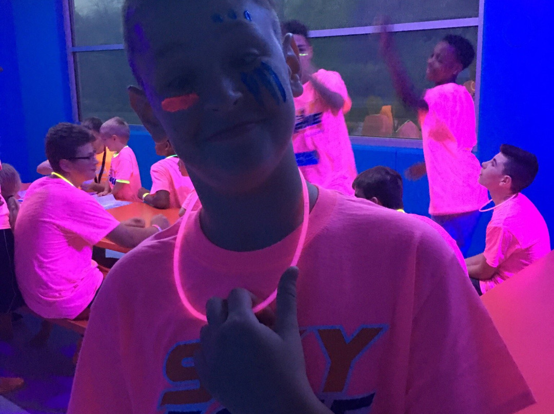 Sky Zone Trampoline Park-Plainfield必去景点