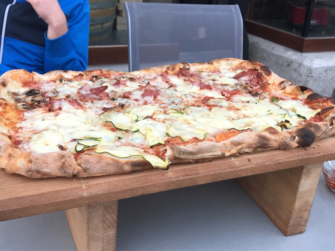 Pizzeria La Caverna
