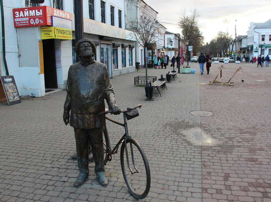 Monument to Tsiolkovskiy (a Man with a Bicycle)-卡卢加必去景点