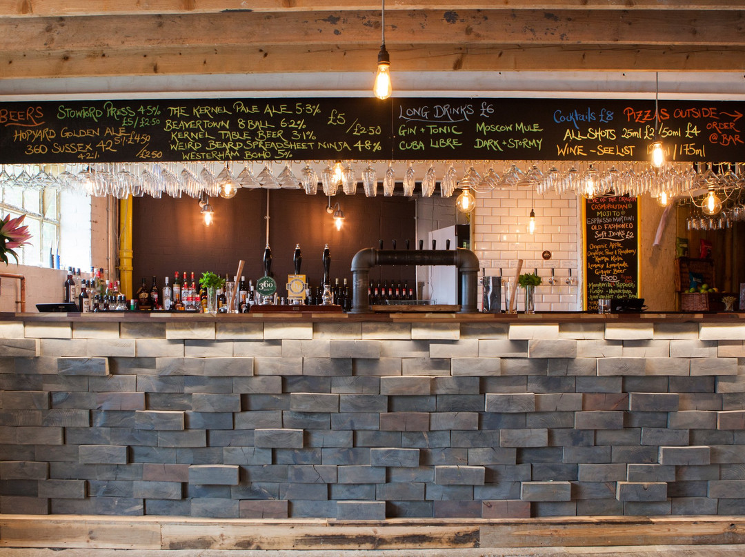 Ashurst Wood餐馆和美食-Hop Yard Brewing Co.