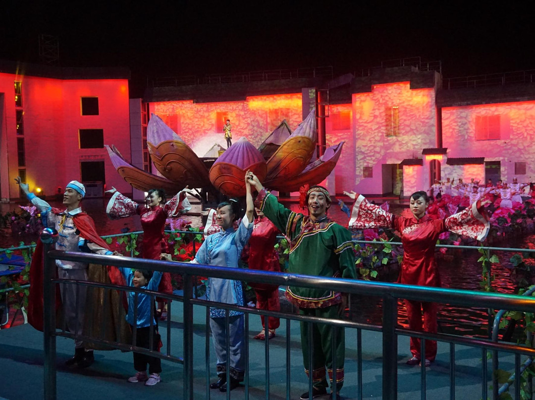 黄山奇墅仙境中坤国际大酒店主图