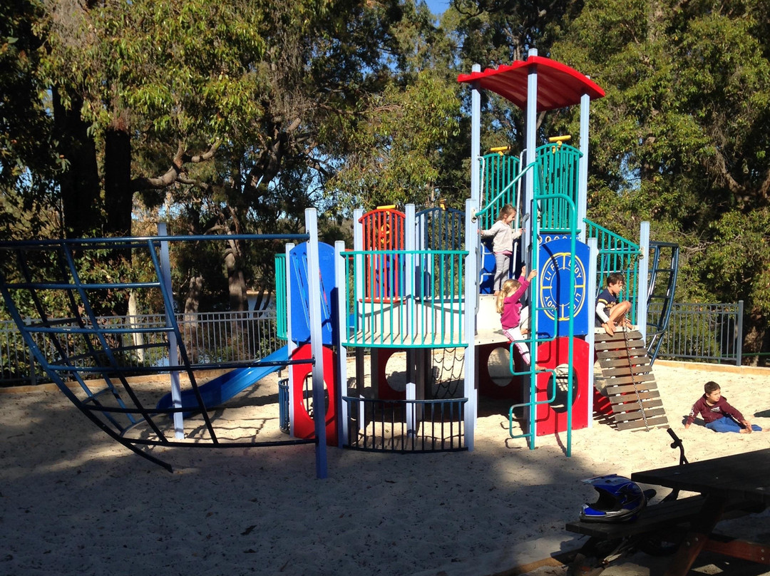 Lake Leschenaultia-Mundaring必去景点